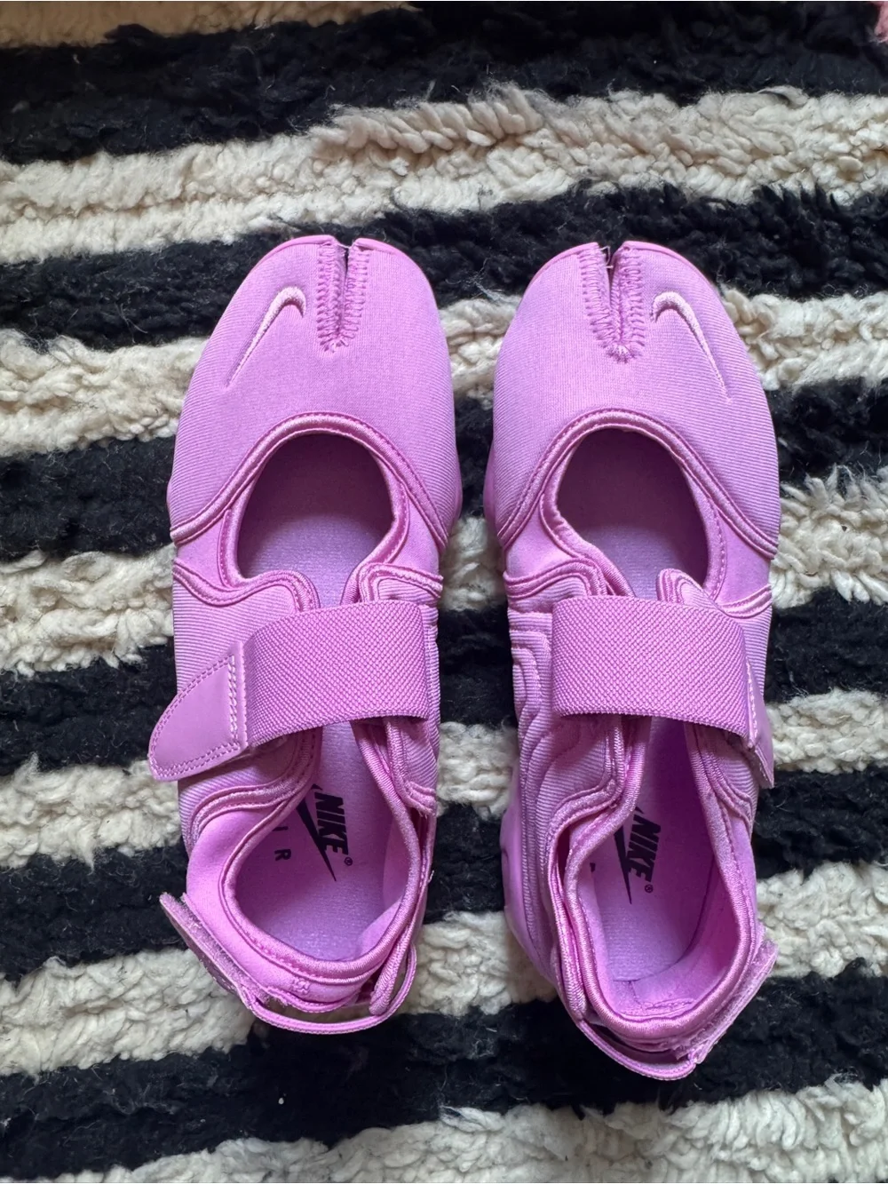 NIB Nike Air Rift Light Magenta Tabi Style Sneakers - Womens Size 10